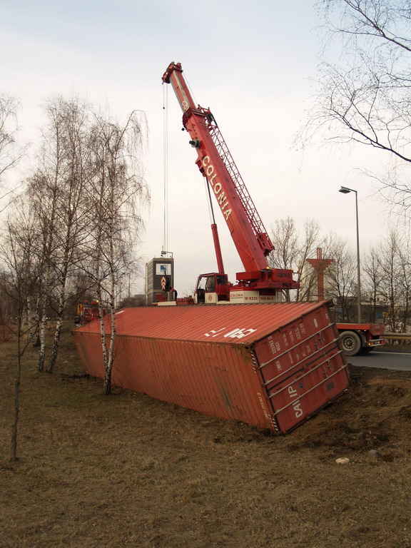 LKW verliert Container Koeln Niehler Ei P096.JPG